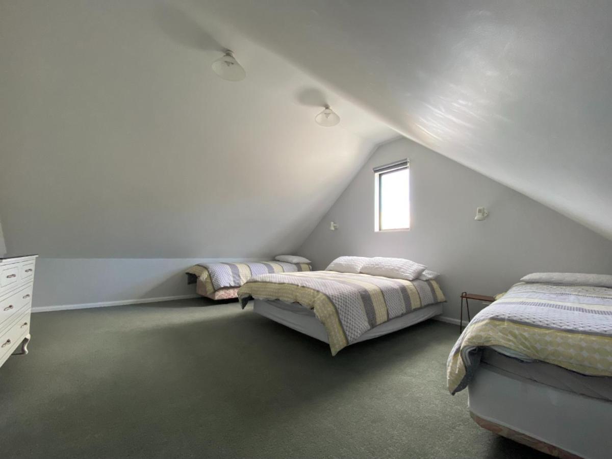 הוילה האנמר ספרינגס 15B Caverhill Close מראה חיצוני תמונה