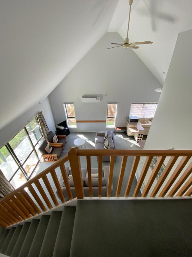 הוילה האנמר ספרינגס 15B Caverhill Close מראה חיצוני תמונה